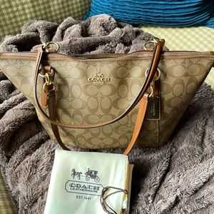 Coach, medium tote/purse.